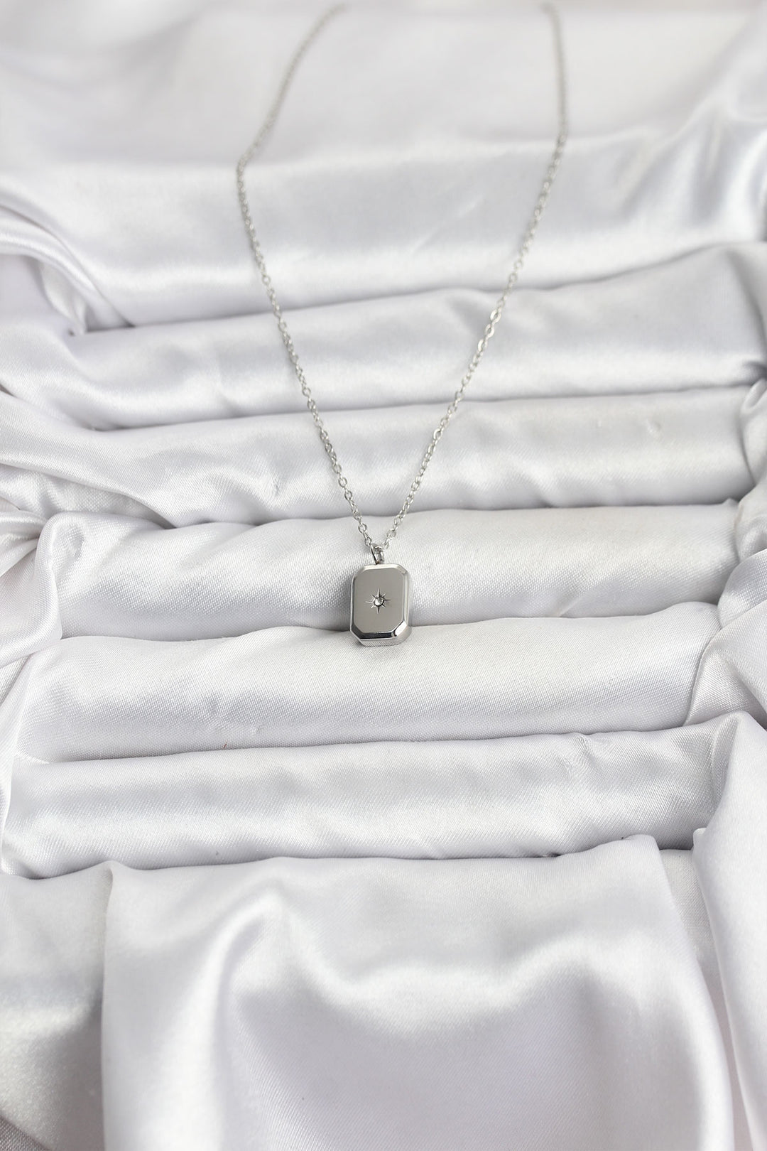 EBJ 316L Çelik Zincir Gümüş Renk Minimal Kutup Yıldızı Model Kadın Kolye - Wake Forest