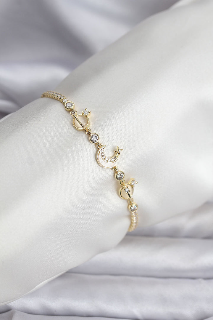 EBJ Charmlı Model Zirkon Taşlı Gold Renk Su Yolu Kadın Bileklik - Hesperia