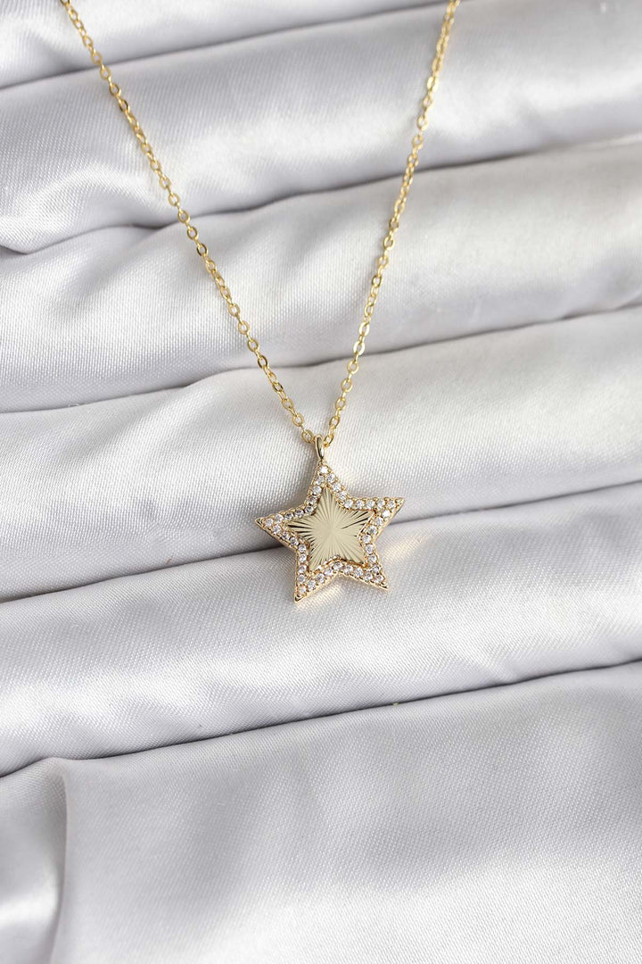 EBJ Pirinç Gold Renk Zincirli Yıldızlı Model Kadın Kolye - Trento