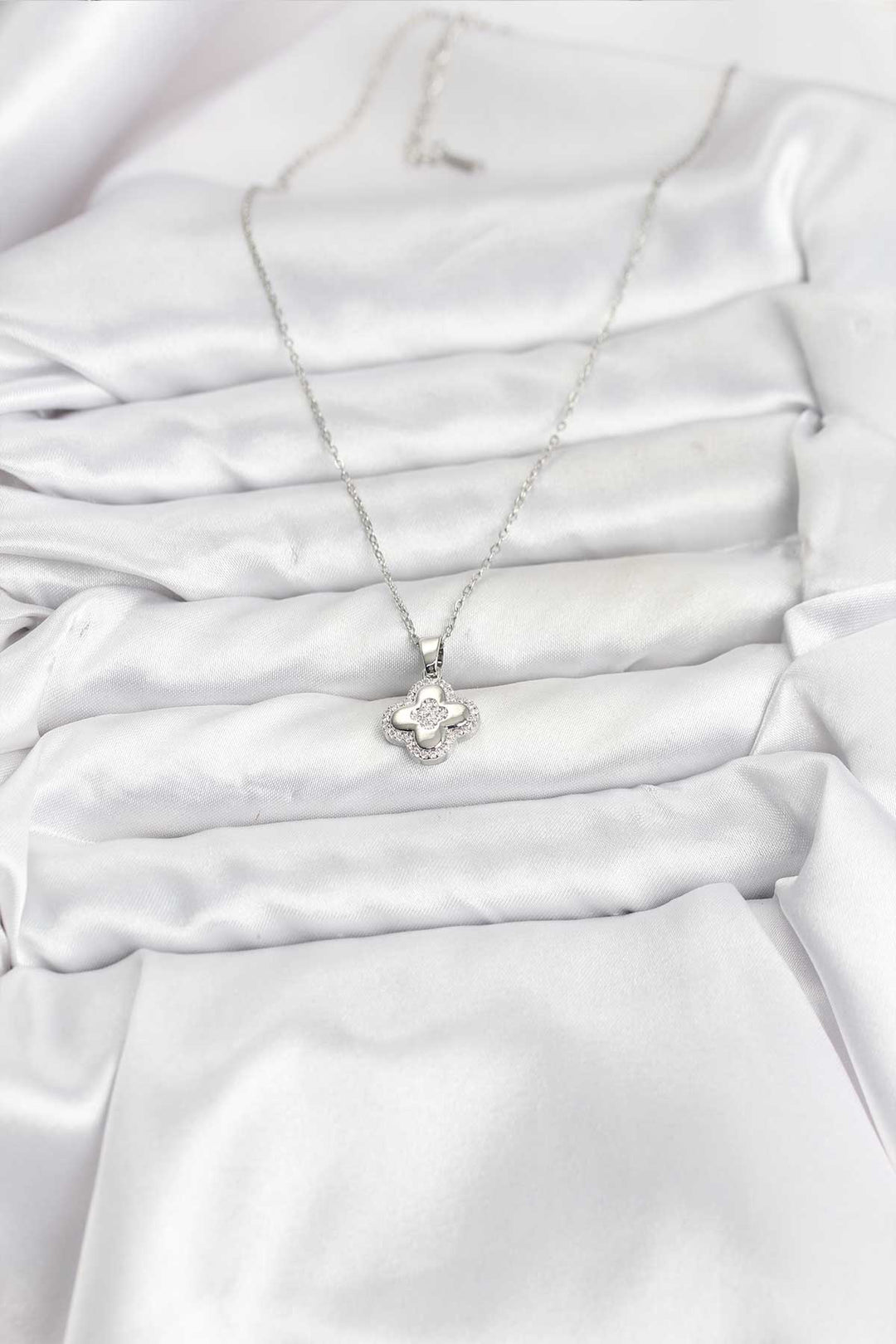 EBJ 316L Çelik Zincir Gümüş Renk Zirkon Taşlı Yonca Model Kadın Kolye - Tecamachalco