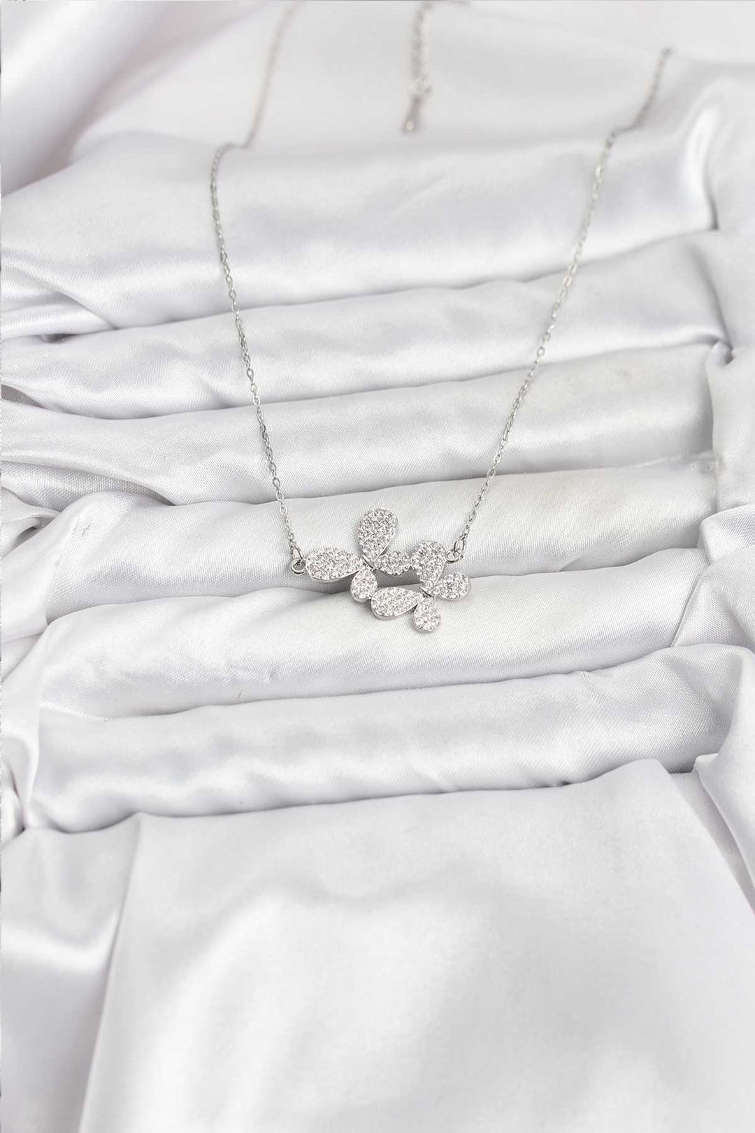 EBJ 316L Çelik Zincir Gümüş Renk Zirkon Taşlı Kelebek Model Kadın Kolye - Newport News