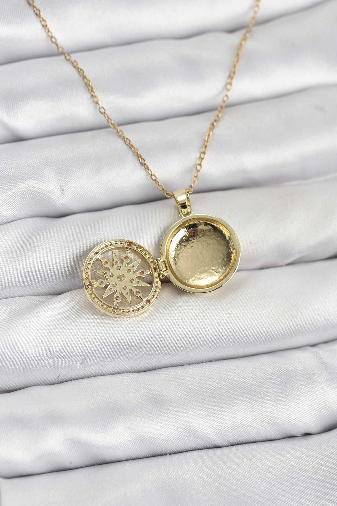 EBJ 316L Çelik Zincir Gold Renk Kutup Yıldızı Kapaklı Model Kadın Kolye - Henderson