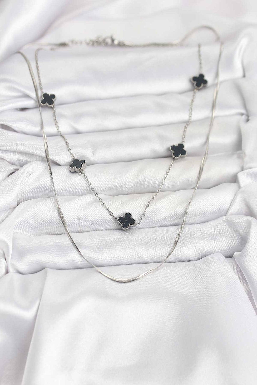 EBJ 316L Çelik Zincir Gümüş Renk İtalyan Zincirli Siyah Yonca Model Kadın Kolye - Bagneux