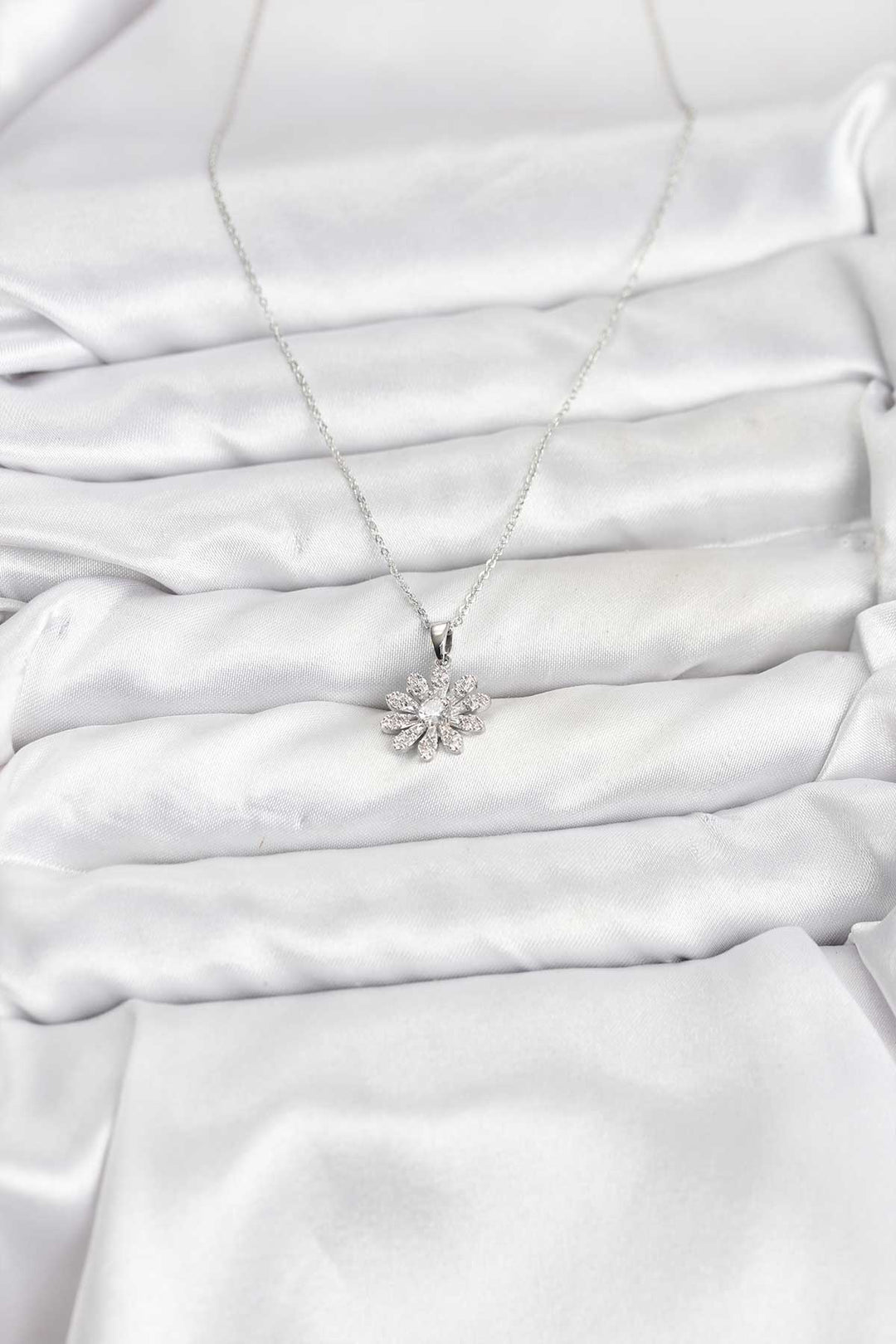 EBJ Rice Silver Color Flower Pattern Women's Necklace - Christchurch