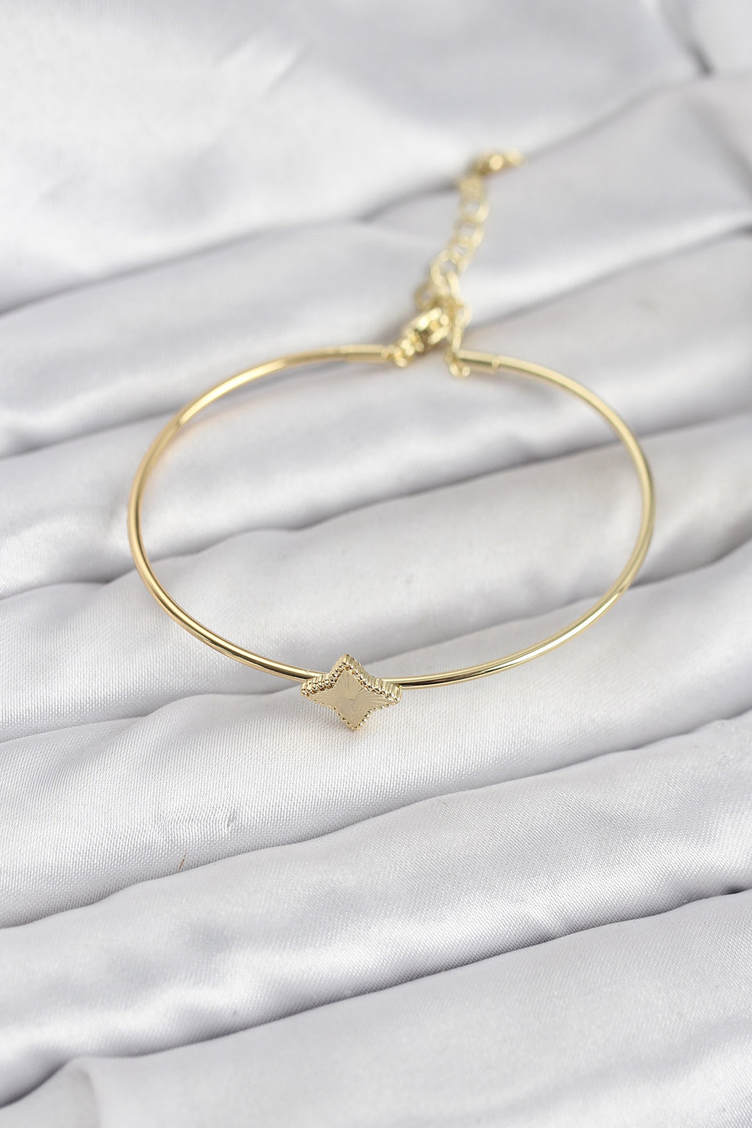 EBJ Gold Color Brass Angular Clover Model Women's Bracelet - Cerritos