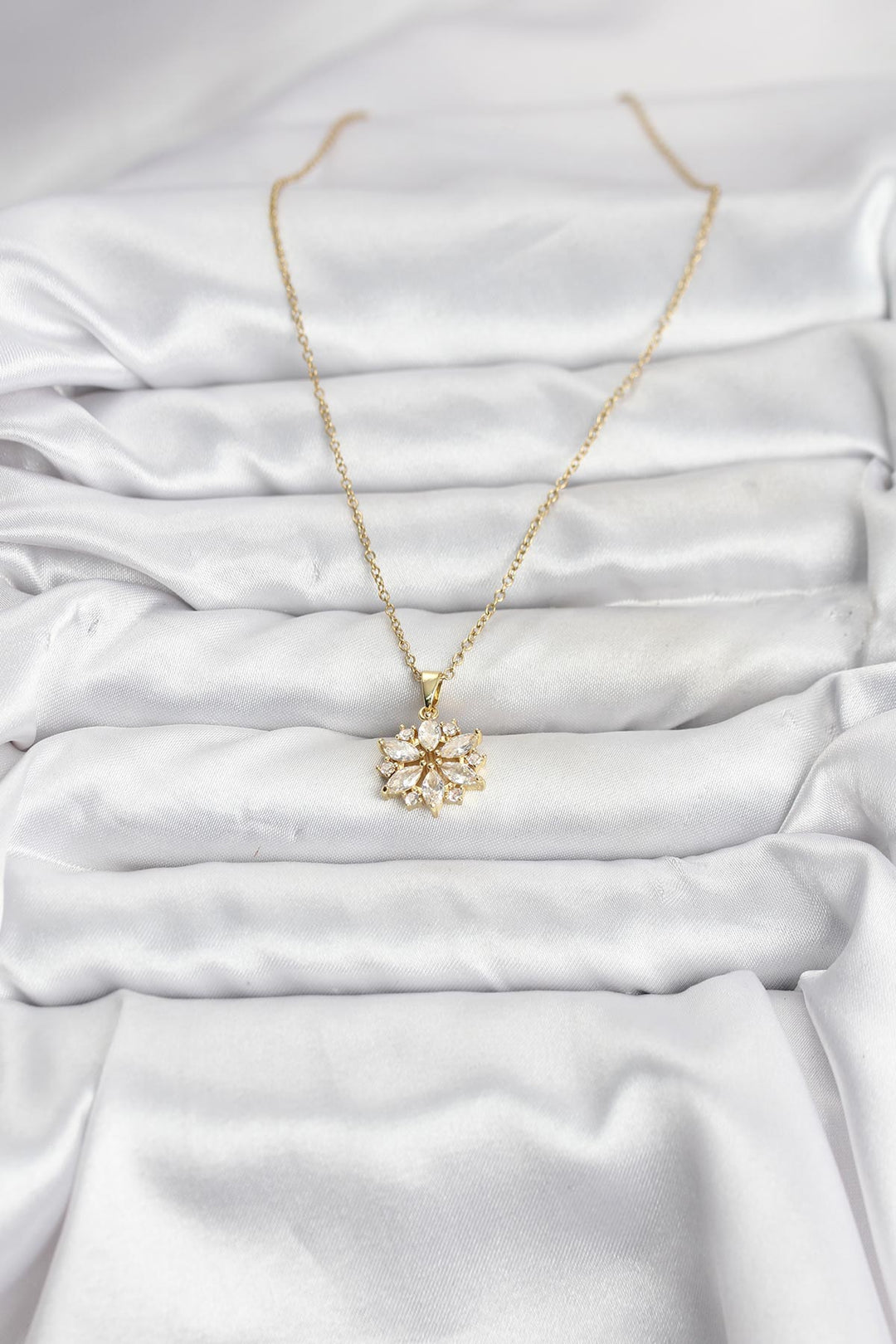 EBJ 316L Çelik Zincir Gold Renk Lotus Model Zirkon Taşlı Kadın Kolye - Covilhã