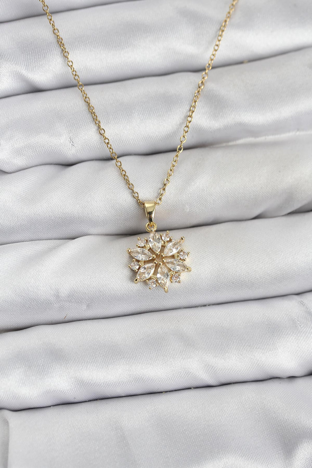 EBJ 316L Çelik Zincir Gold Renk Lotus Model Zirkon Taşlı Kadın Kolye - Covilhã