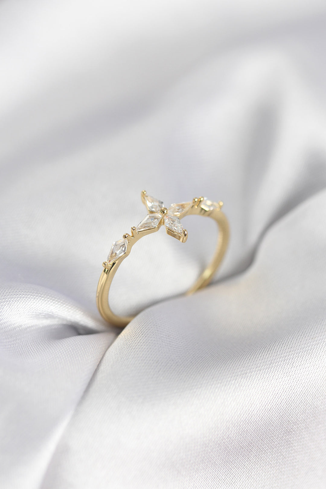 EBJ Yıldız Model Zirkon Taşlı Gold Renk Kadın Yüzük - Brugherio