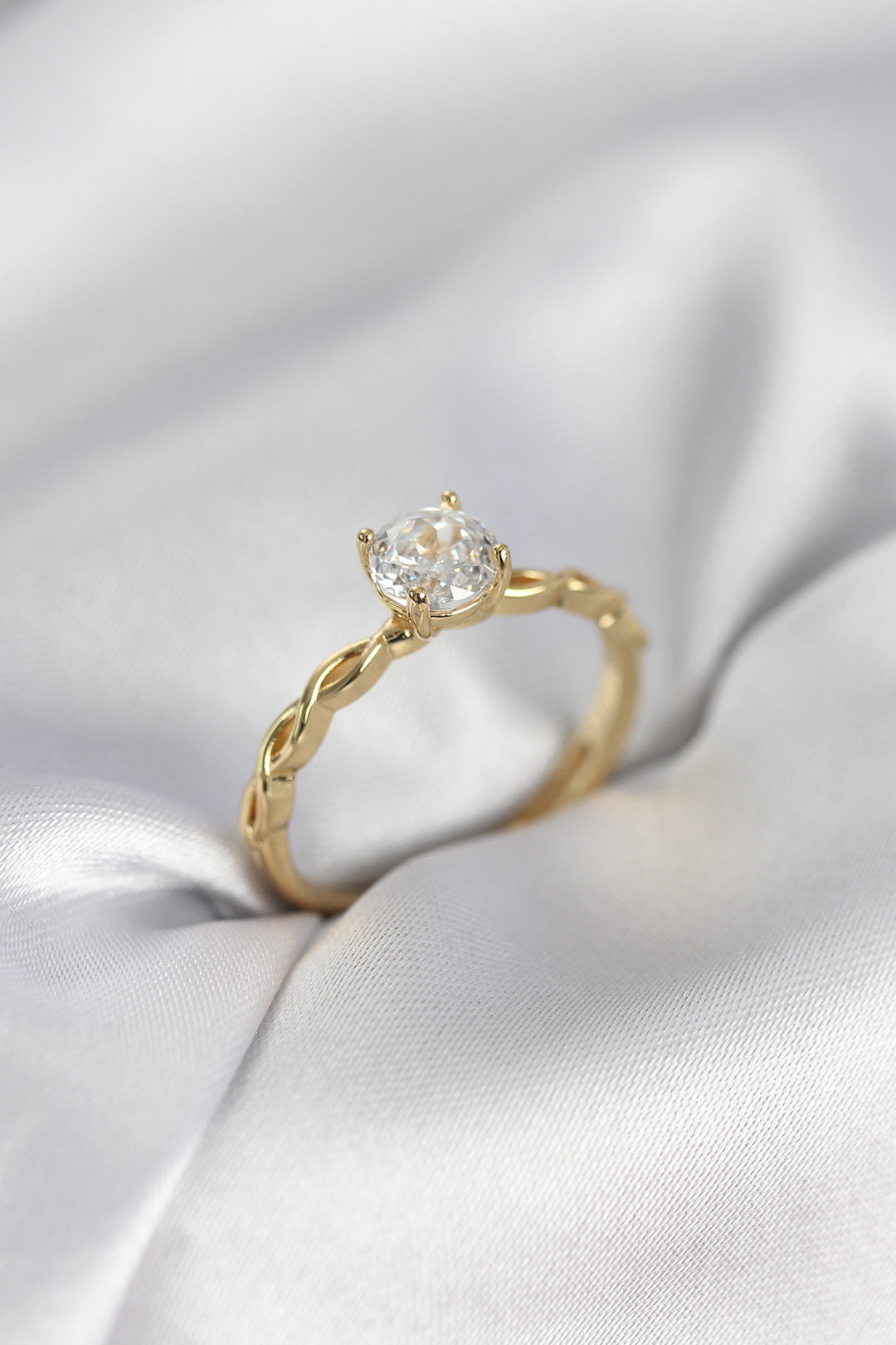 EBJ Gold Renk Sarmal Zincir Model Tek Taş Model Zirkon Taşlı Kadın Yüzük - Brantford