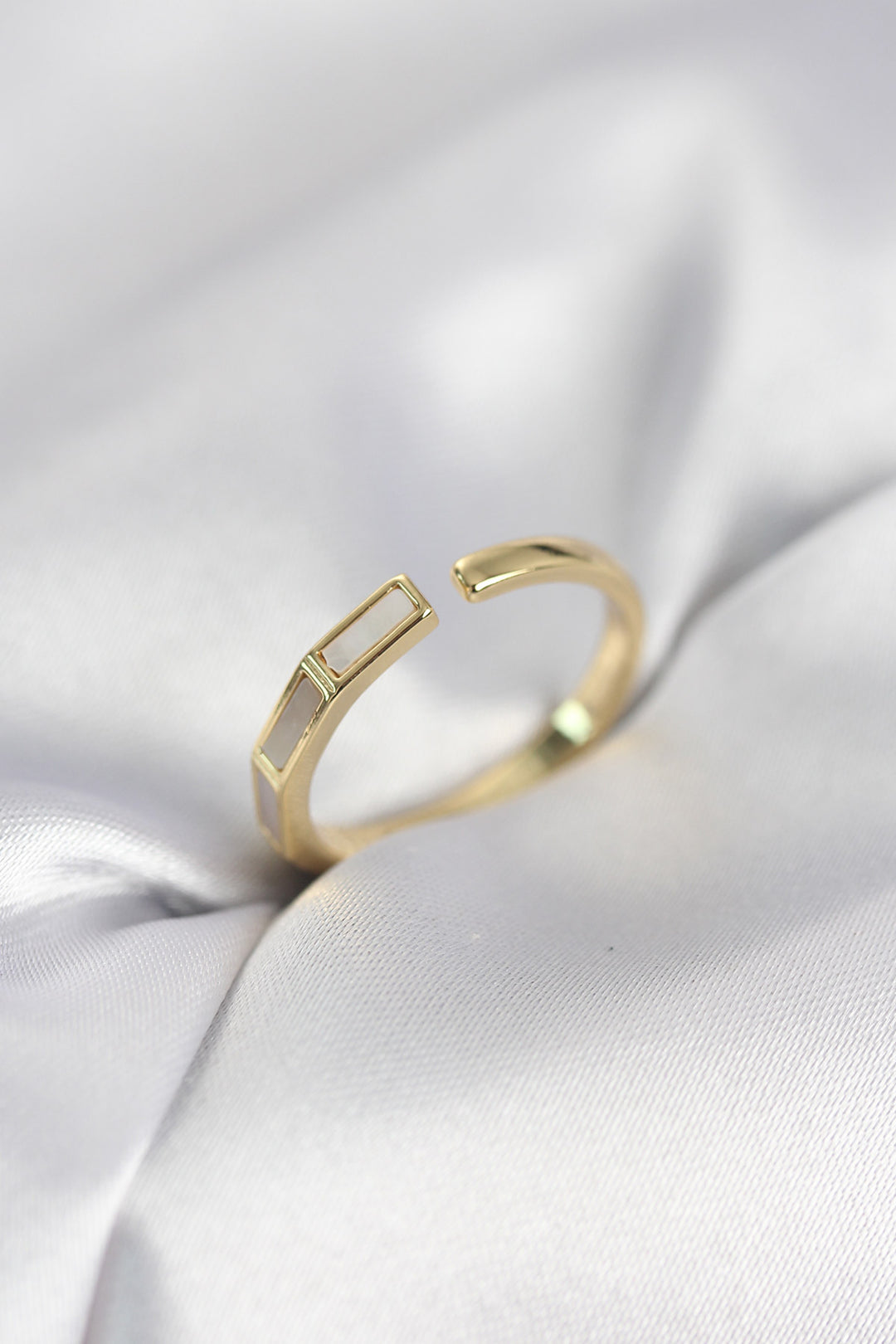 EBJ Gold Renk Sedefli Çubuk Model Kadın Yüzük - Marion