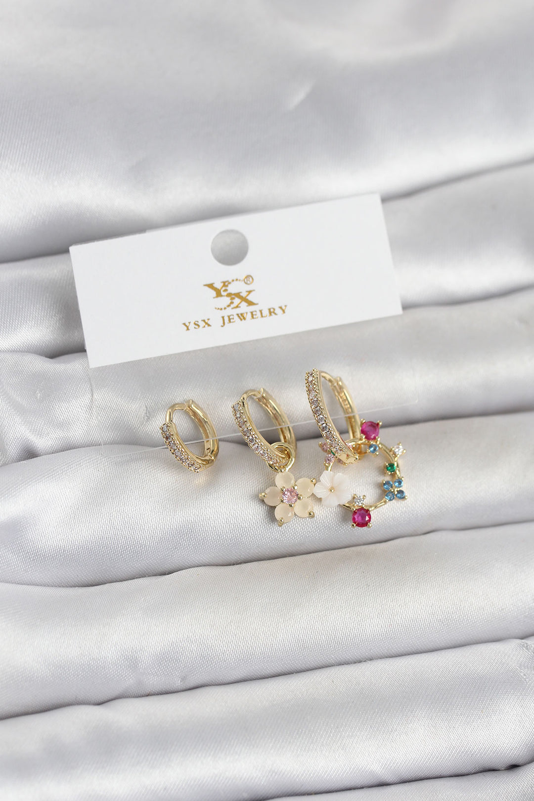 EBJ Pirinç Gold Renk Çiçek Model 3'lü Kadın Küpe - Mislata
