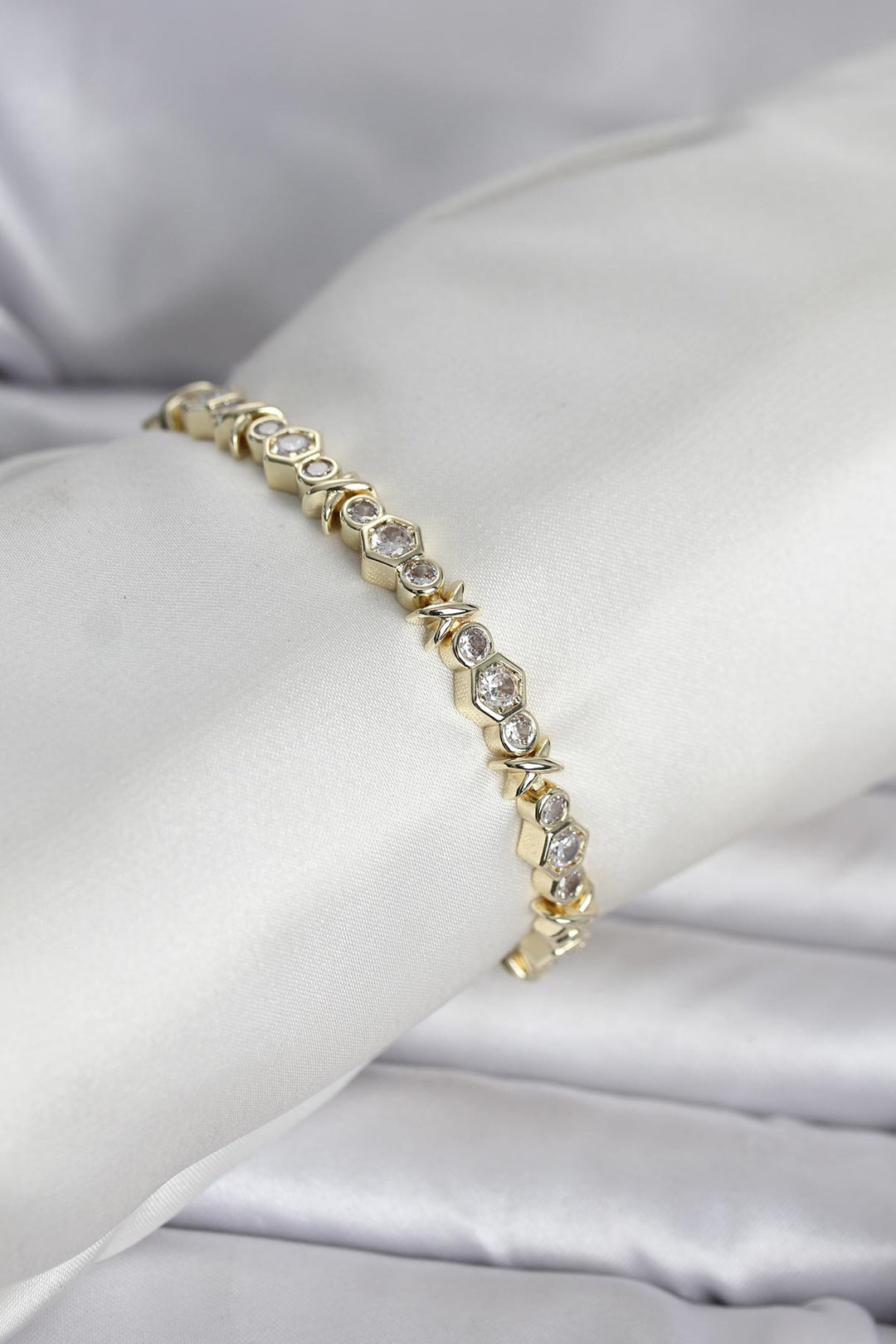 EBJ Pirinç Gold Renk Petek Model Zirkon Taşlı Kadın Bileklik - Roy