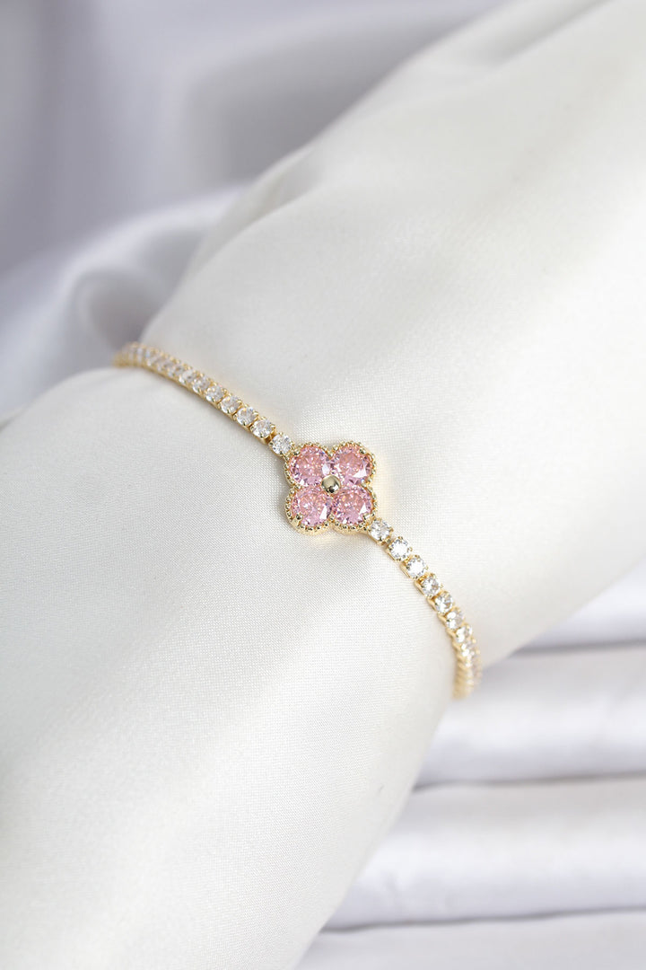 EBJ Pirinç Gold Renk Pembe Zirkon Taşlı Yonca Model Su Yolu Kadın Bileklik - Paisley