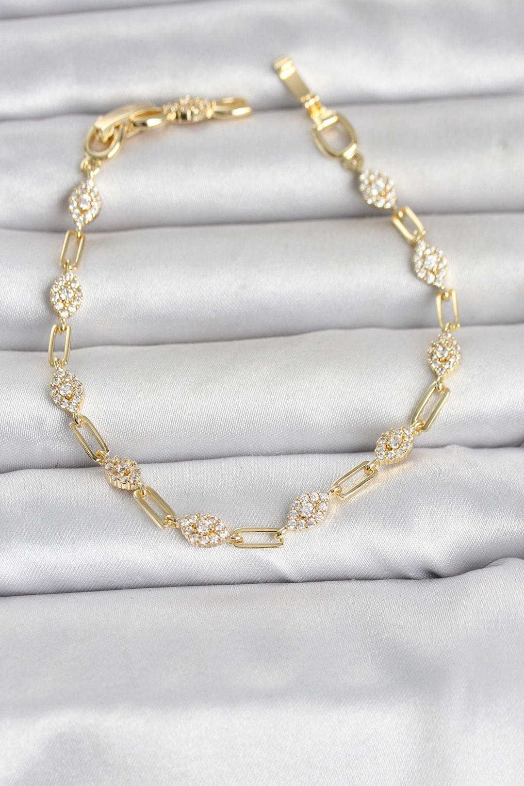 EBJ Gold Renk Zirkon Taşlı Ataç Zincir Model Kadın Bileklik - Germantown