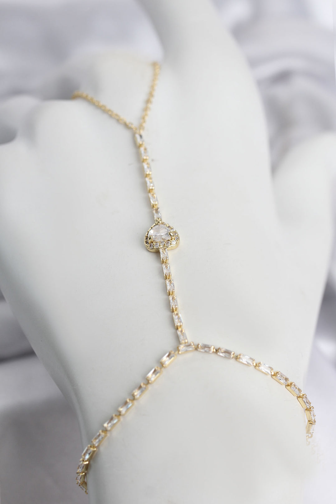 EBJ Gold Renk Pirinç Zirkon Taşlı Kalp Model Şahmeran - Lida