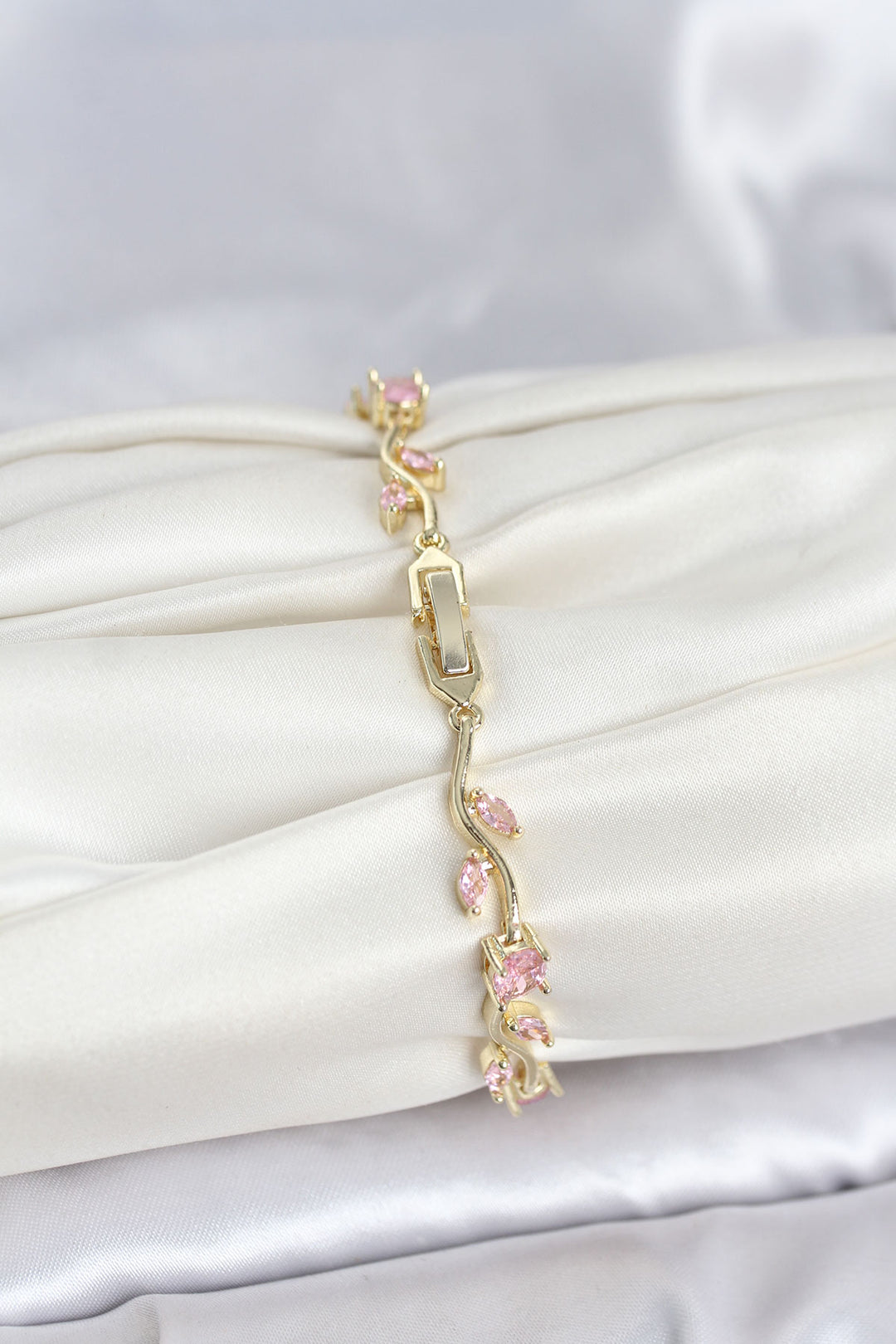 EBJ Pirinç Gold Renk Pembe Zirkon Taşlı Çiçek Model Kadın Bileklik - Pau