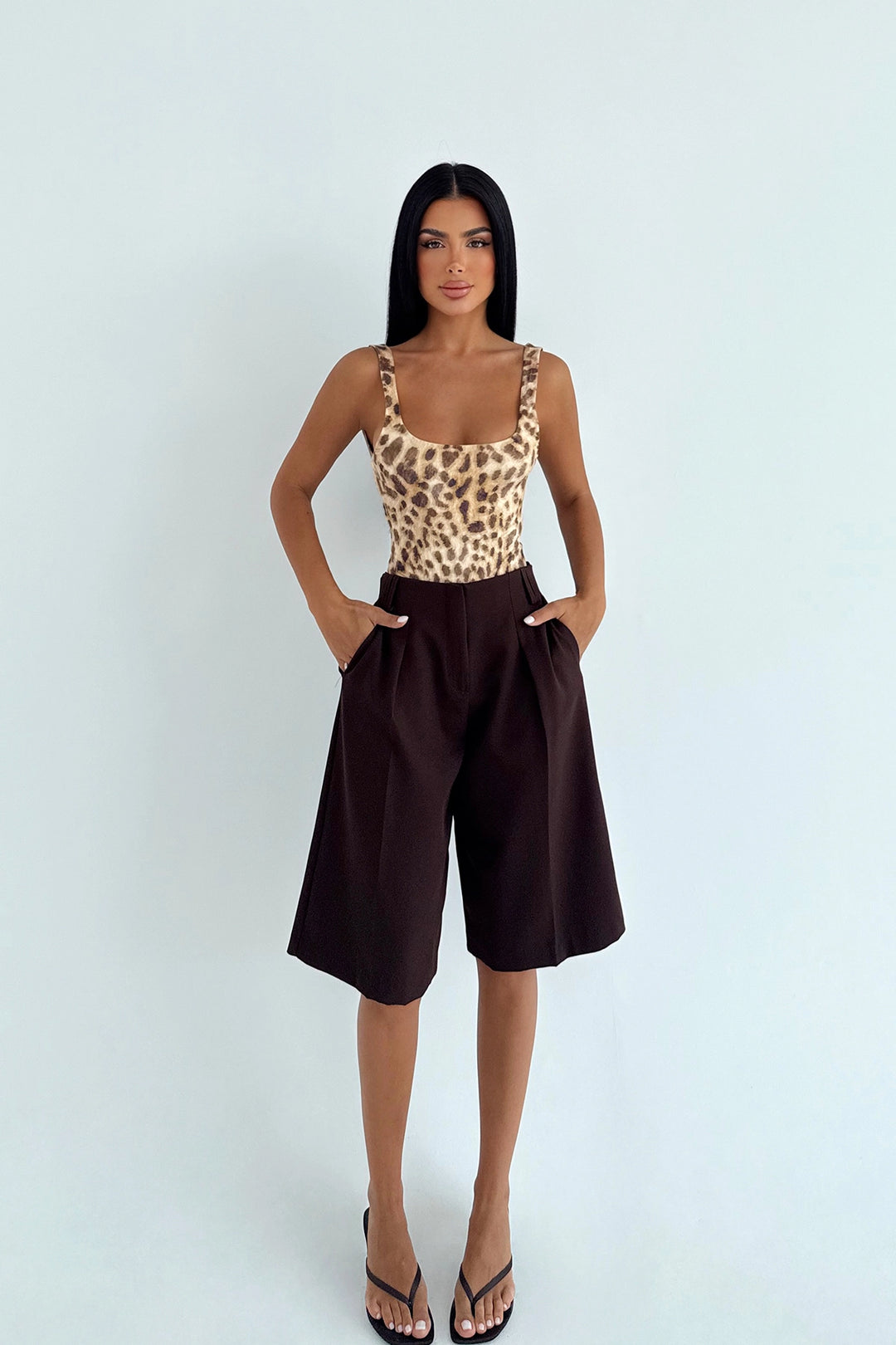 EYY Women Brown Basic Mini Shorts - Kempen