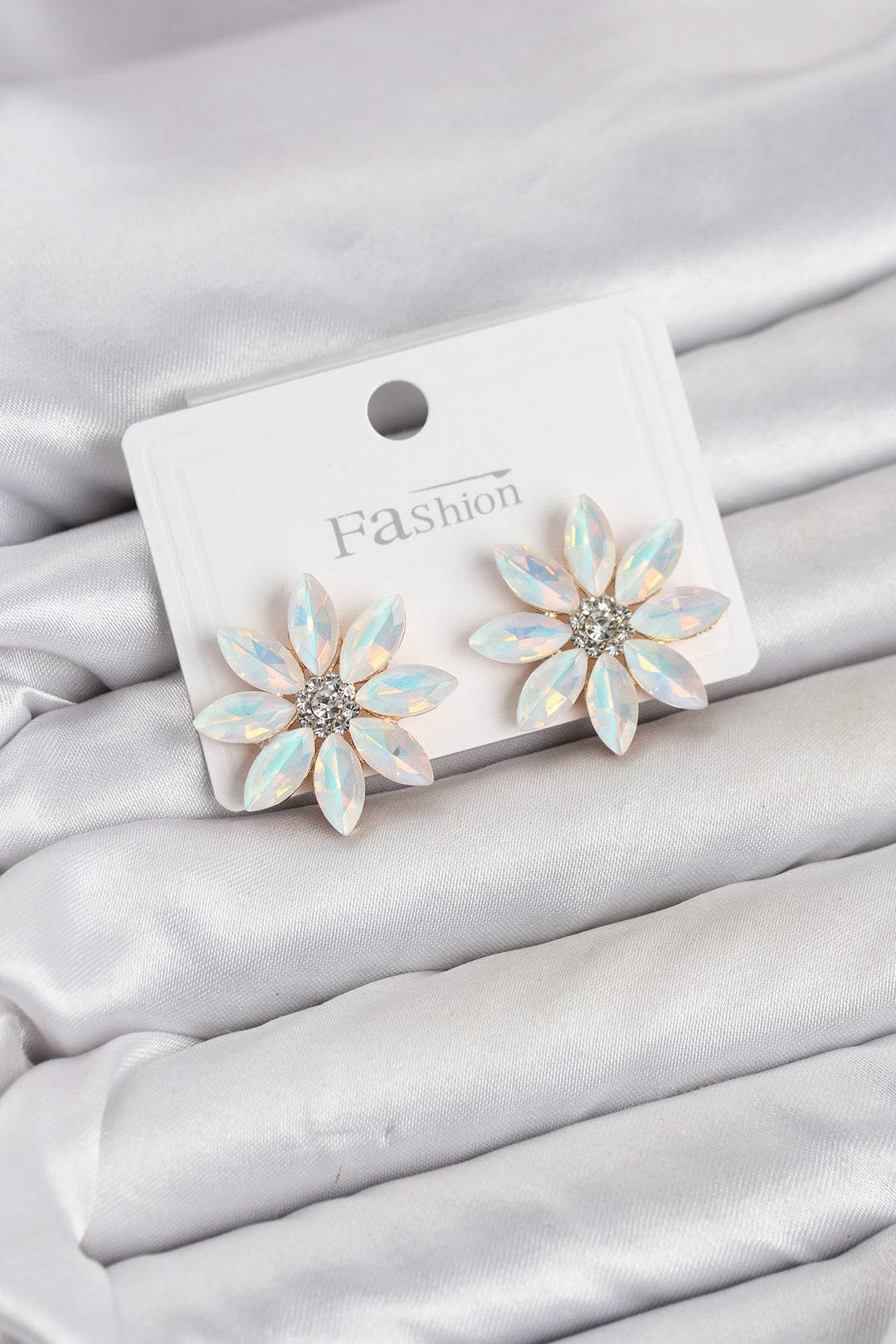 EBJ Beyaz Renk Kristal Taşlı Lotus Çiçek Model Kadın Küpe - Tiraspol