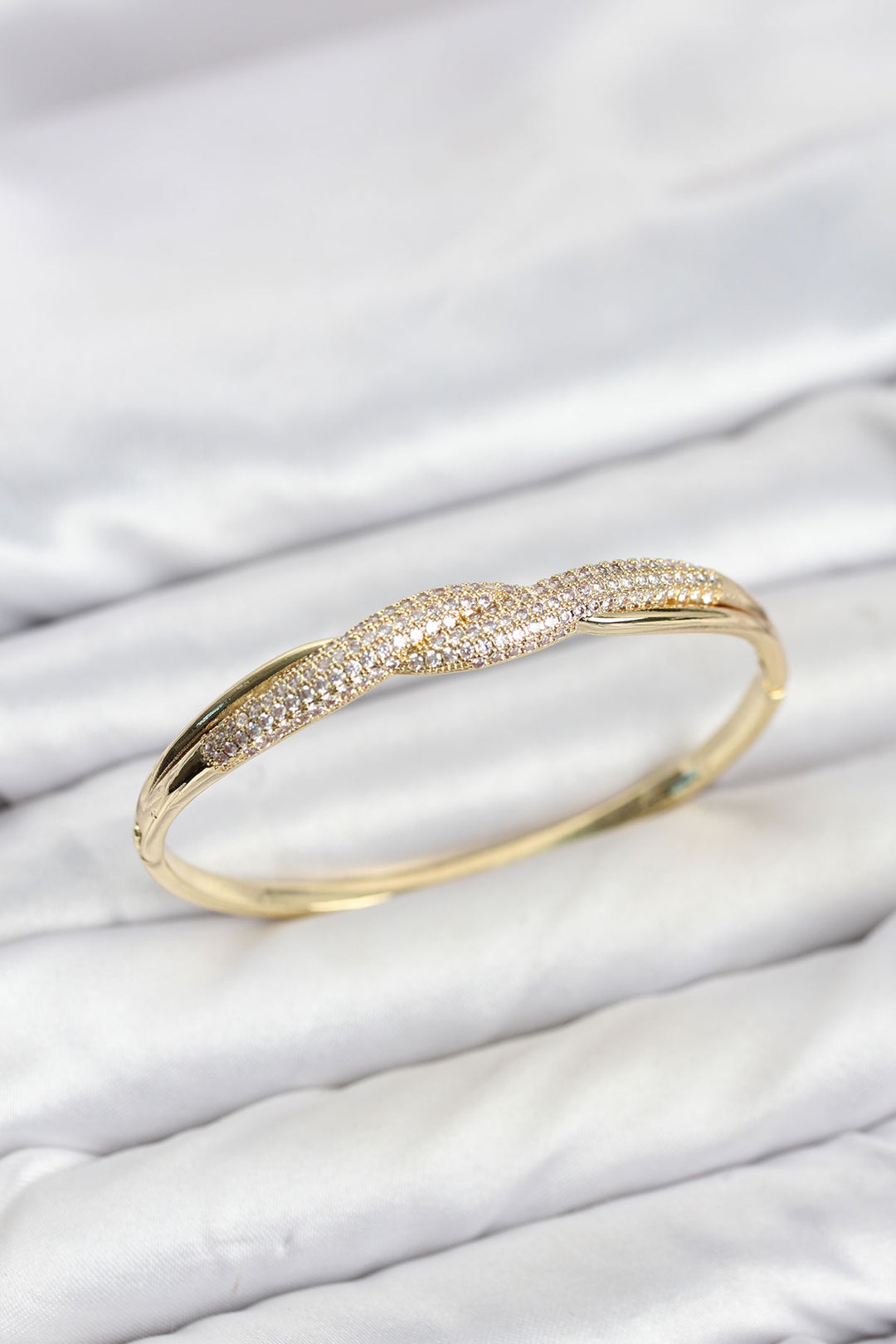 EBJ Gold Renk Zirkon Taşlı Sarmal Model Kadın Kelepçe Bileklik - Vincennes