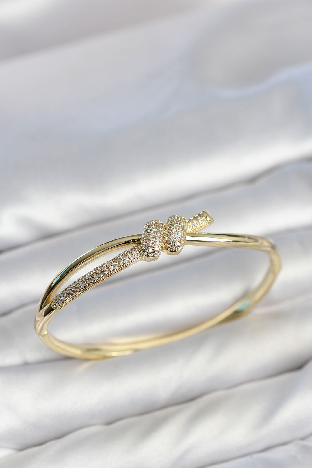 EBJ Gold Renk Zirkon Taşlı Düğüm Model Kadın Kelepçe Kadın Bileklik - Coimbra