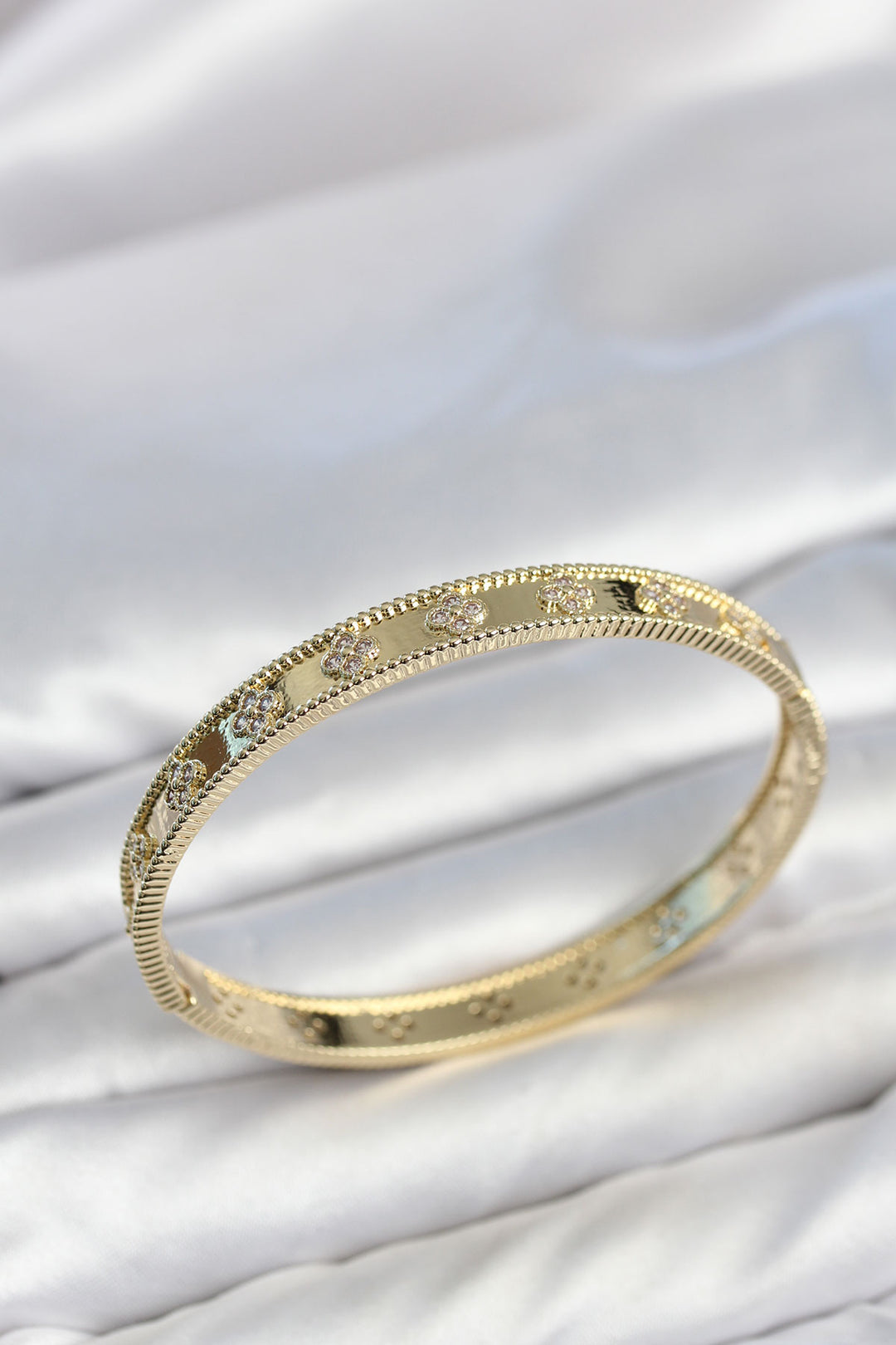 EBJ Gold Renk Pirinç Yonca Model Zirkon Taşlı Kadın Kelepçe Bileklik - Wheaton