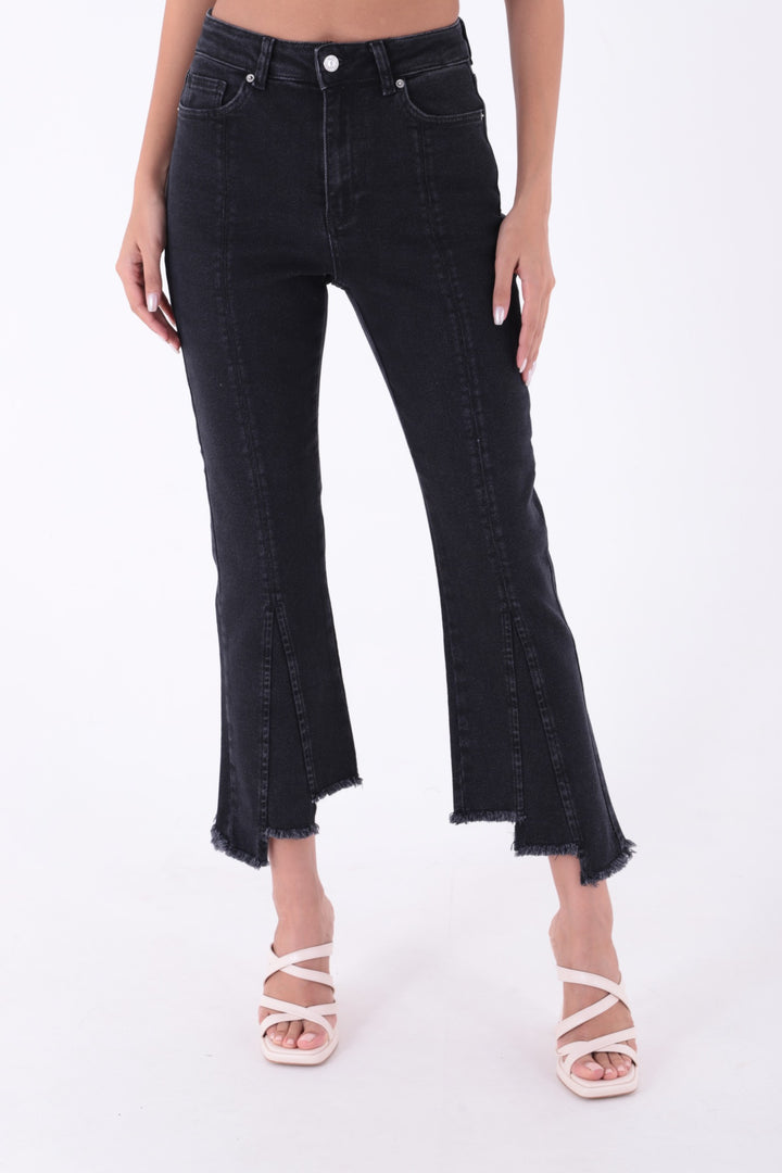 بنطلون جينز XLJ Mom Fit بأرجل واسعة غير متماثلة - جيلا