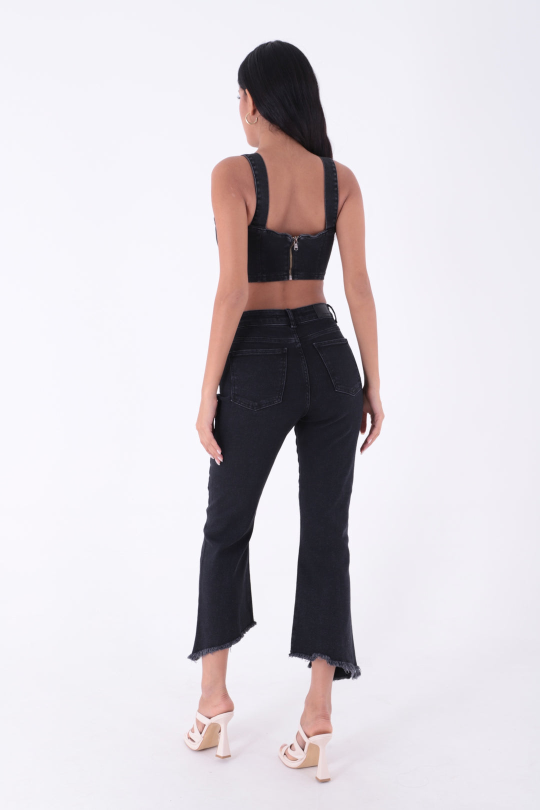 بنطلون جينز XLJ Mom Fit بأرجل واسعة غير متماثلة - جيلا