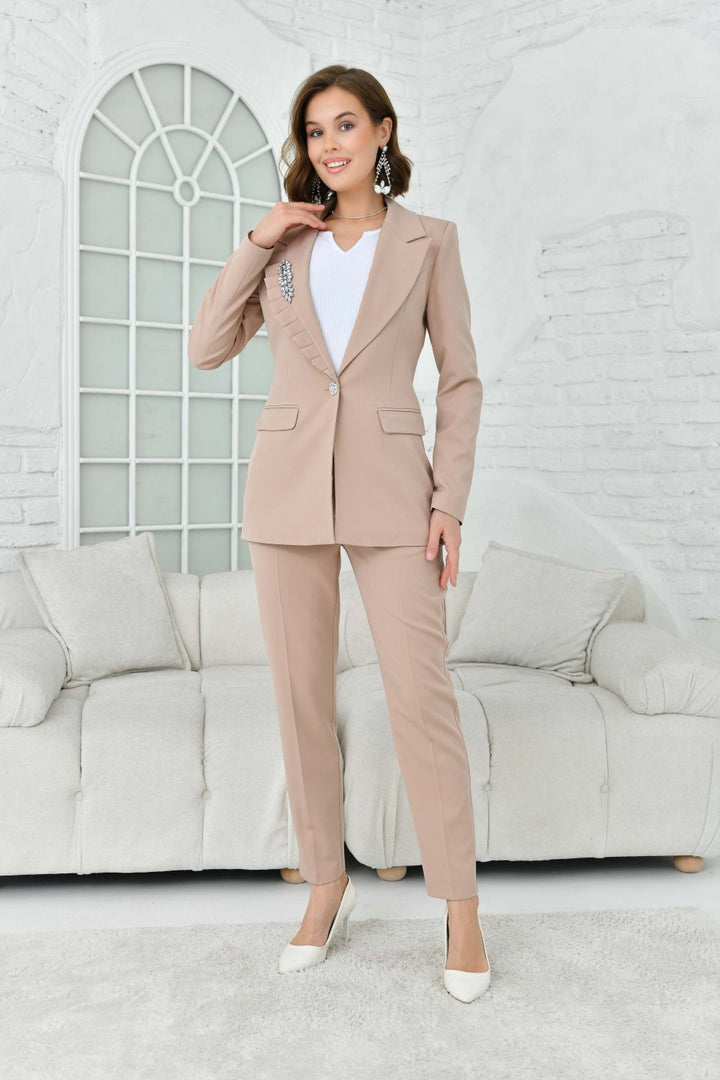 NDL Women Beige Women's Suit with Pleated Collar Accessory - Saint-Raphaël