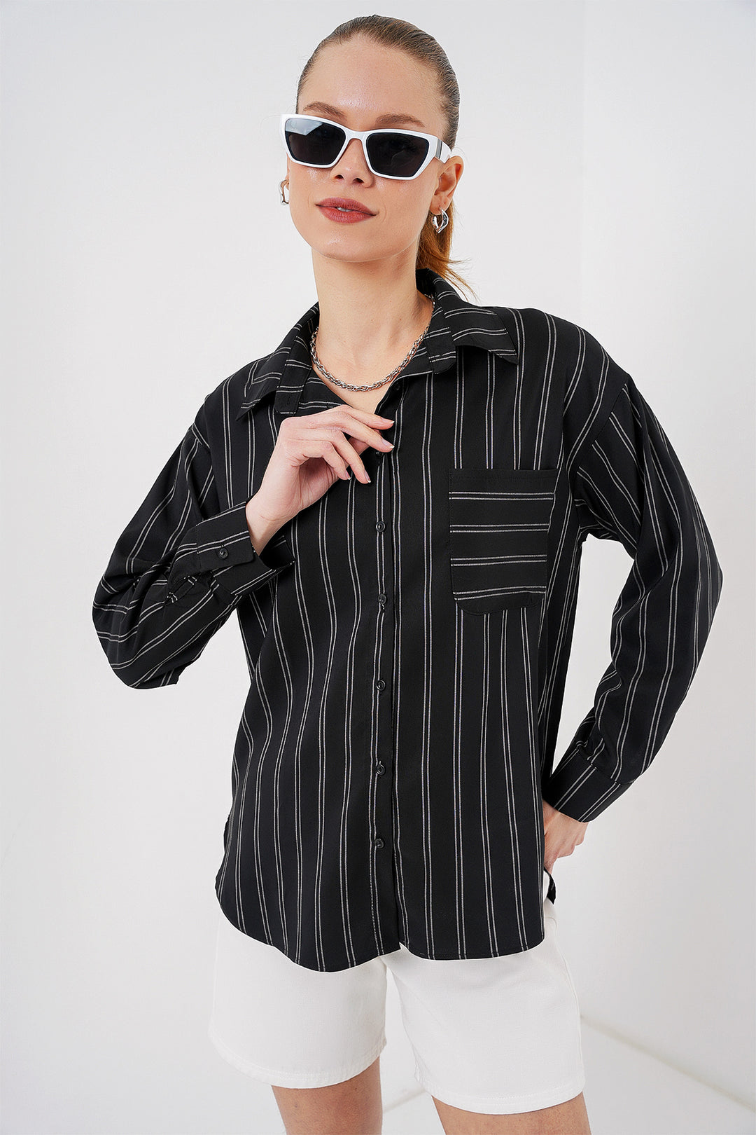 BGD Women Pocket Oversized Shirt - Black - Santarém