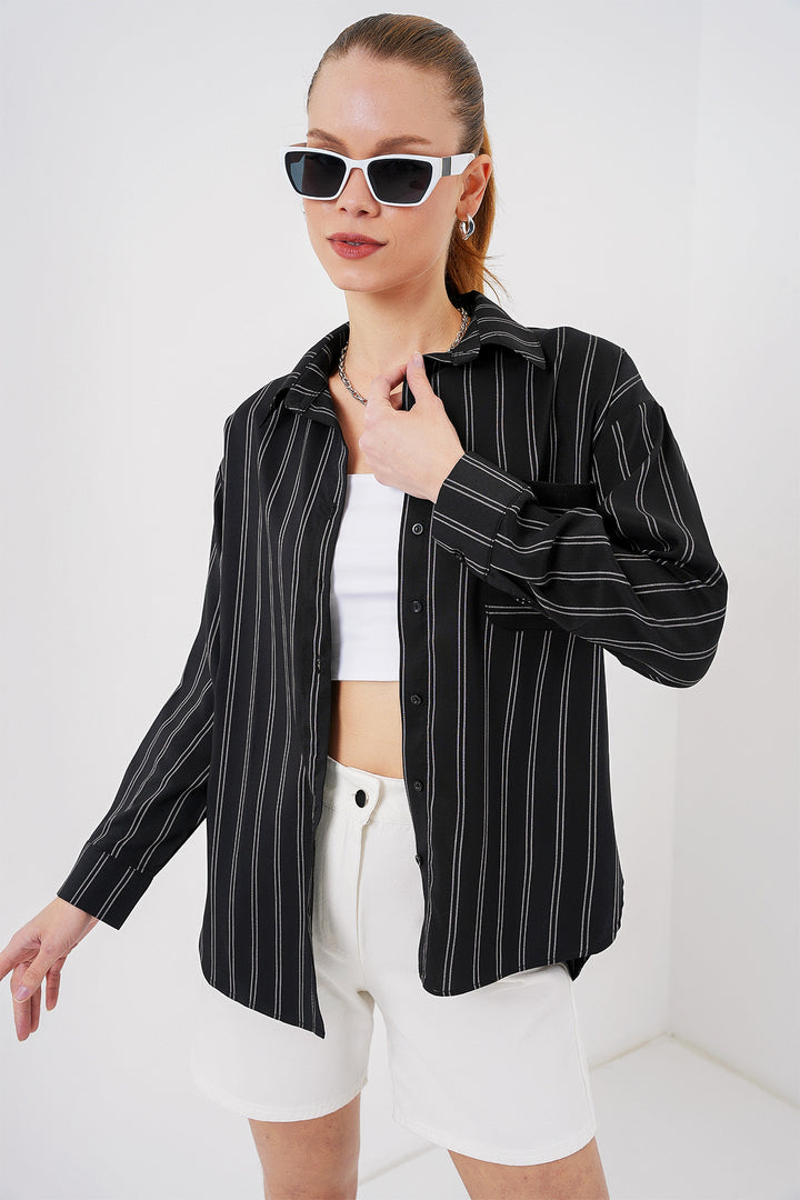BGD Women Pocket Oversized Shirt - Black - Santarém