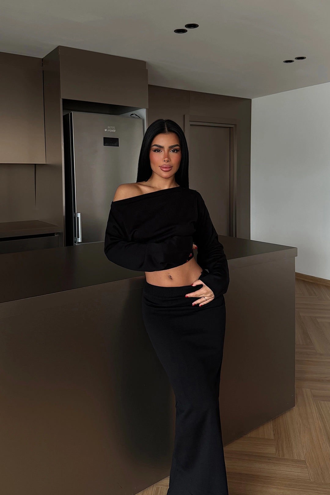 EYY Women Black Long-Sleeve Skirt Suit - Pahrump