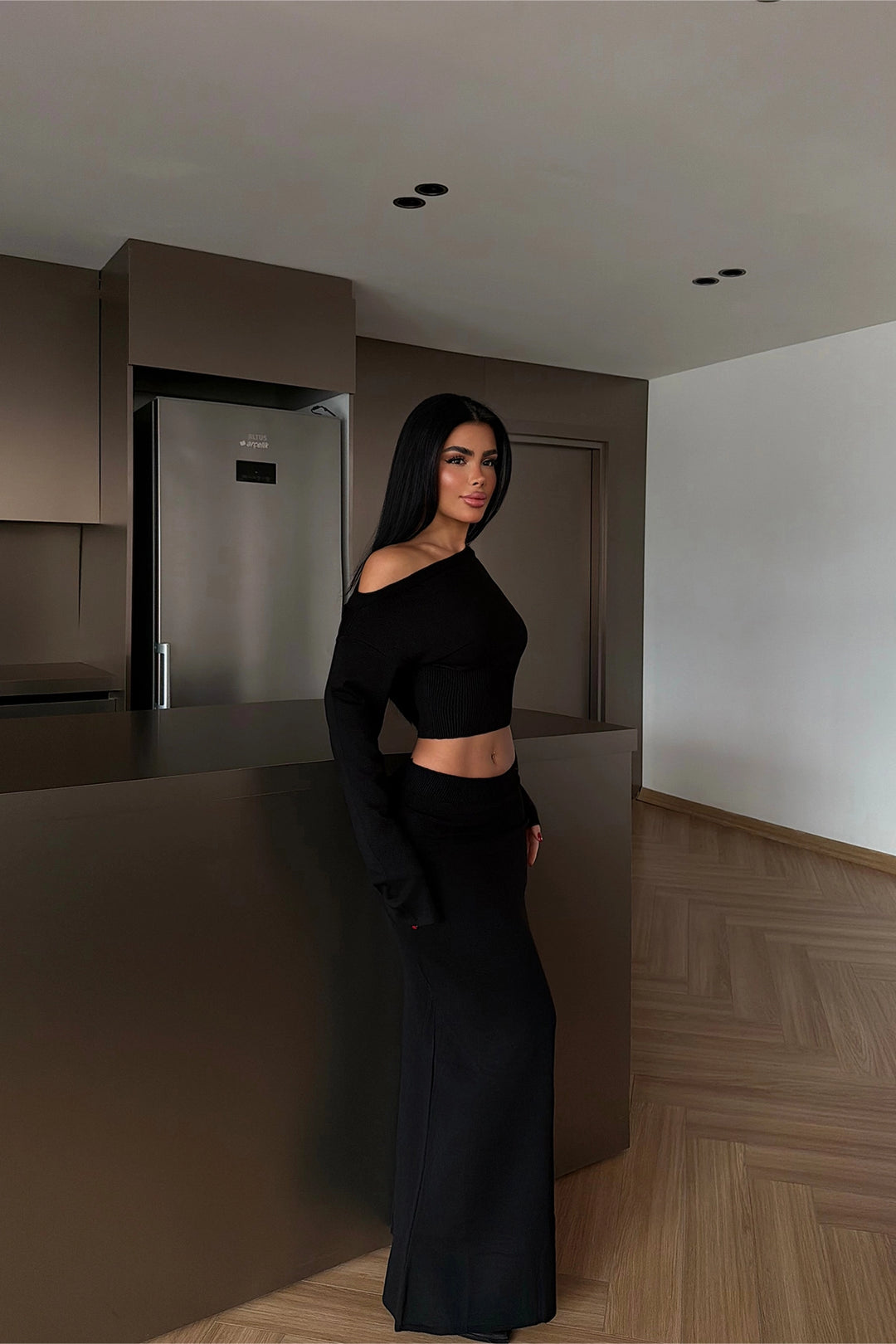 EYY Women Black Long-Sleeve Skirt Suit - Pahrump