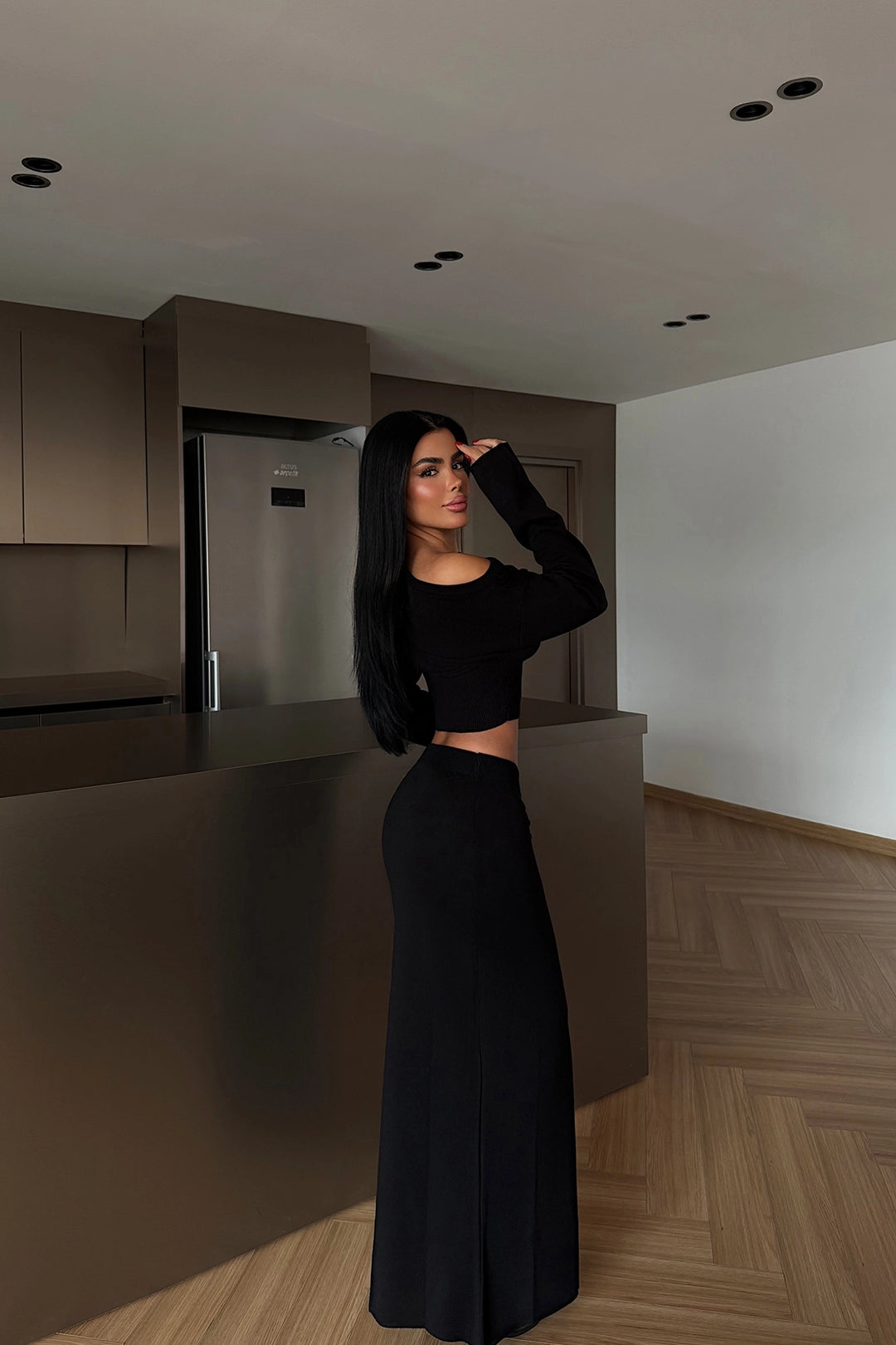 EYY Women Black Long-Sleeve Skirt Suit - Pahrump