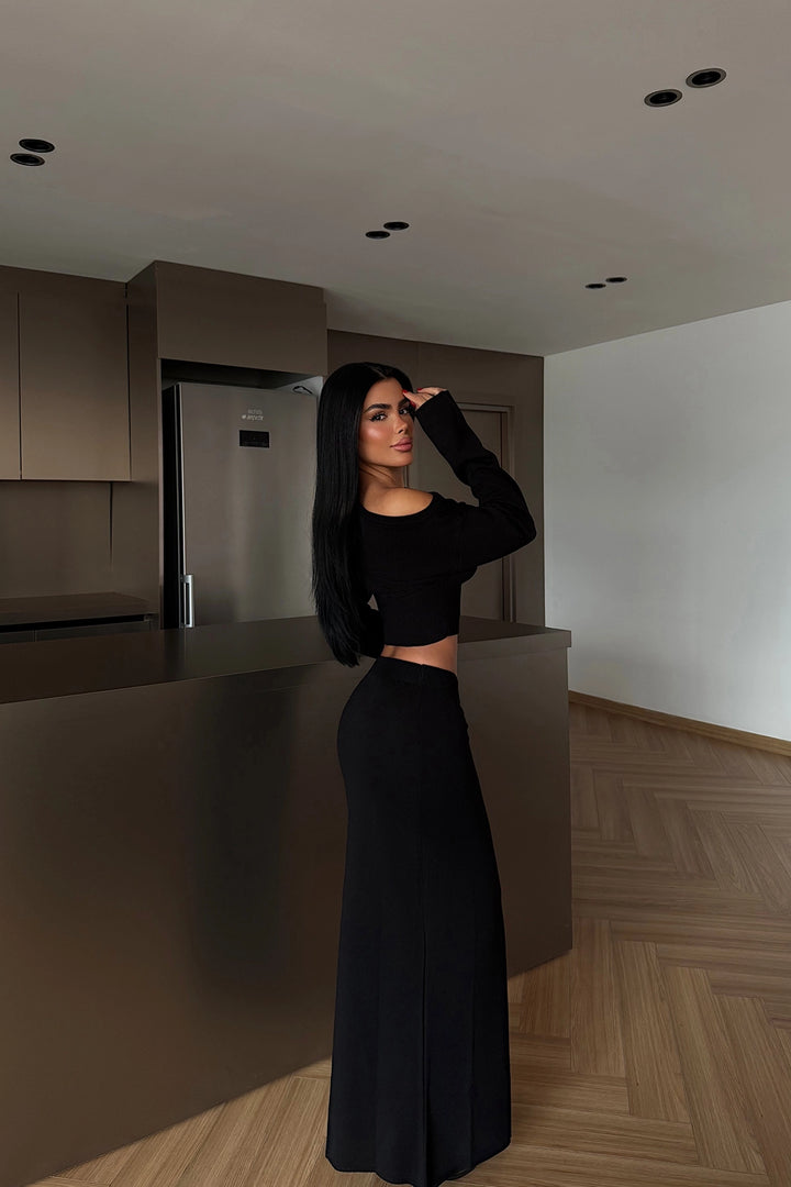 EYY Women Black Long-Sleeve Skirt Suit - Pahrump