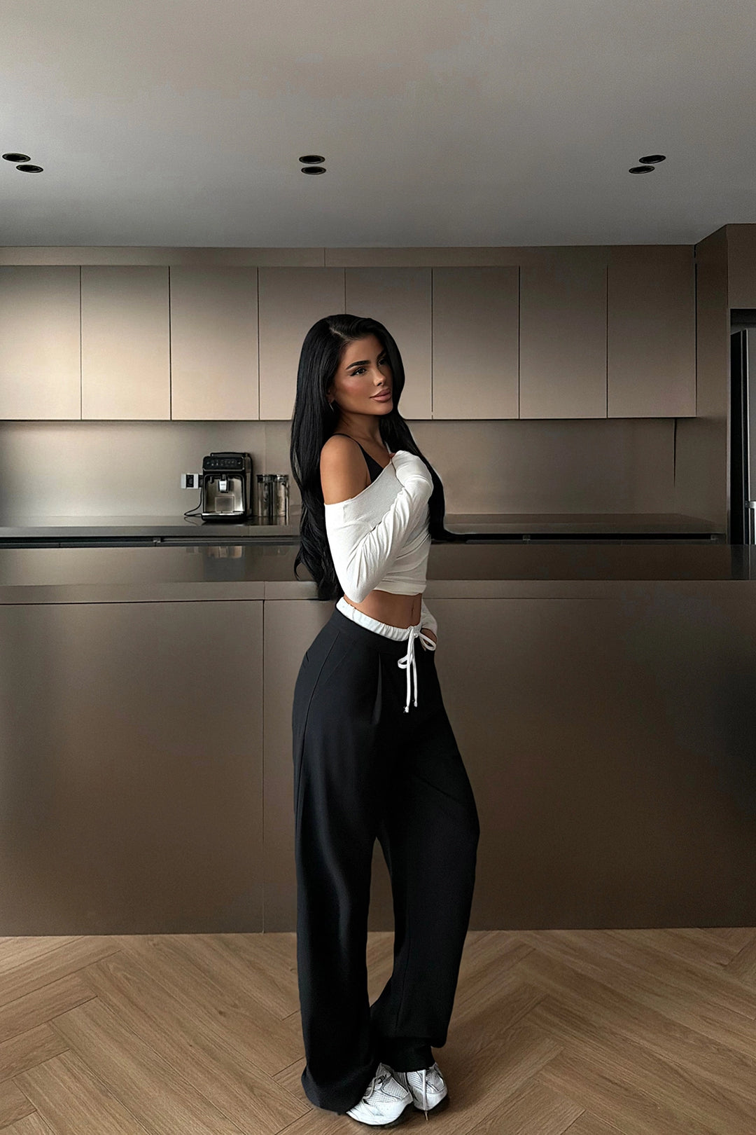 EYY Women Siyah Ön Bağcıklı Pantolon - Mühlhausen