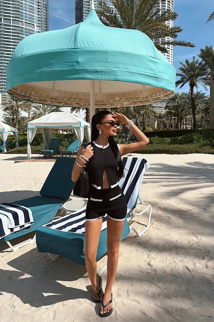 EYY Women Black Button-Down Vest and Shorts Set - Castellón de la Plana