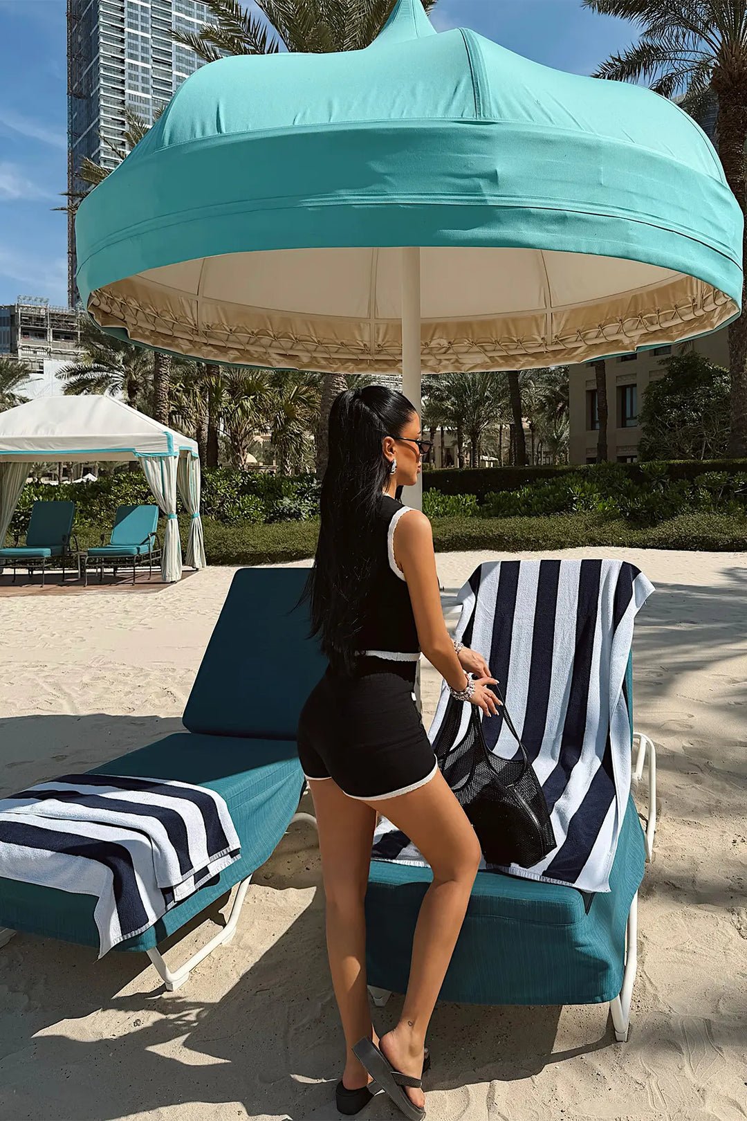 EYY Women Black Button-Down Vest and Shorts Set - Castellón de la Plana