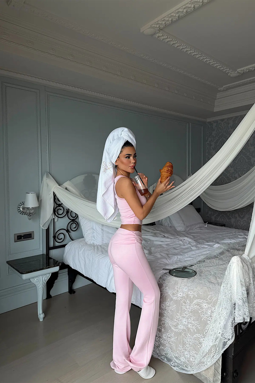 EYY Women Pink Pants Set - Bender