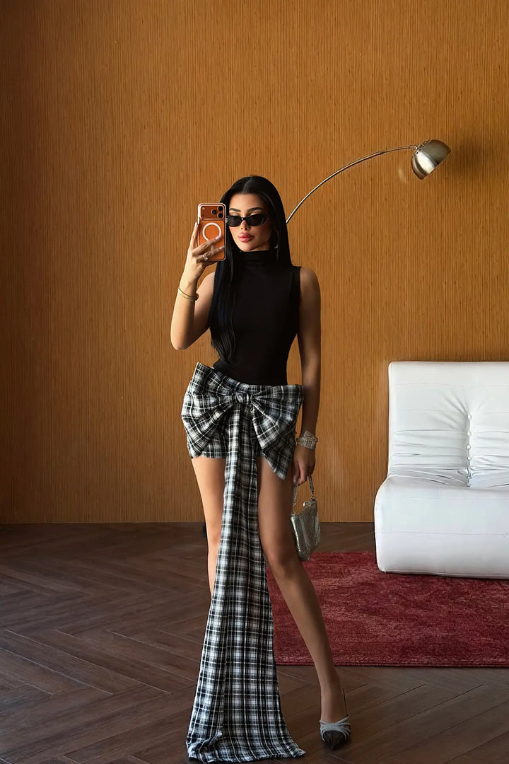 EYY Women Black Plaid Shorts - Velletri