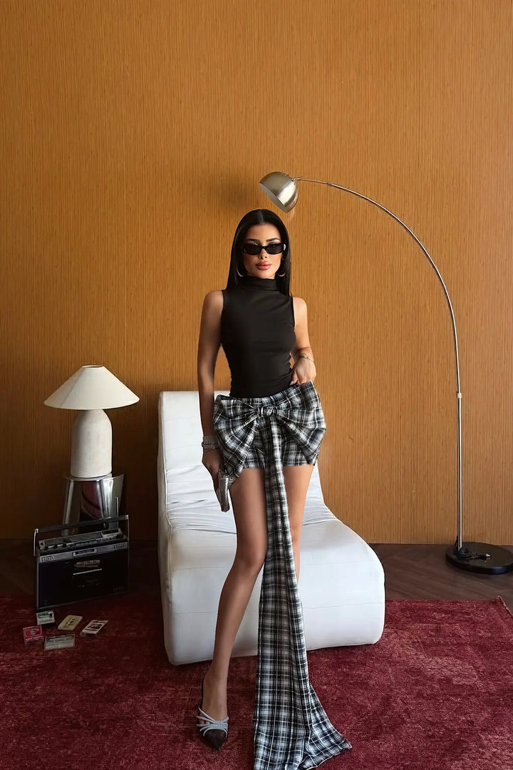EYY Women Black Plaid Shorts - Velletri