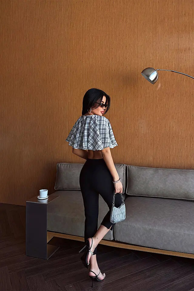 EYY Women Black Capri Pants - Bensalem