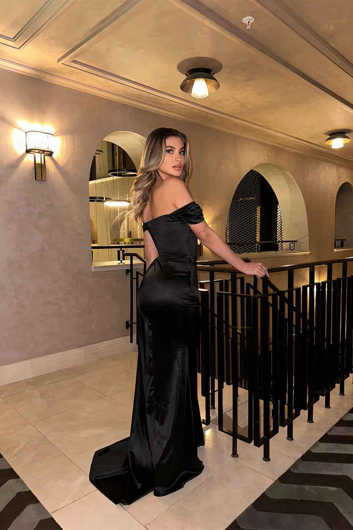 EYY Women Black Long Evening Dress with Dropped Sleeves - Central Islip