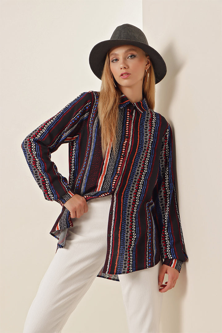 BGD Women Graphic Patterned Shirt - Dark Blue - Avondale