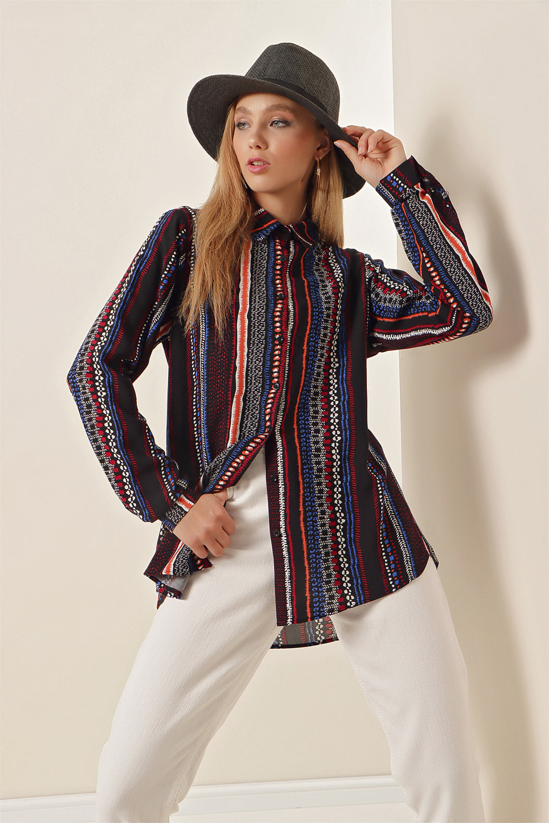 BGD Women Graphic Patterned Shirt - Dark Blue - Avondale