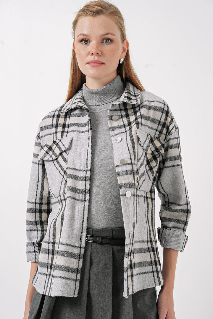BGD Women Plaid Pattern Double Pocket Shirt - Gray - Bragança