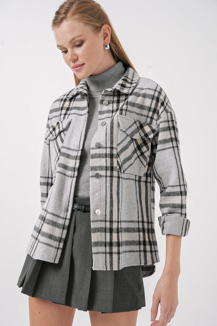 BGD Women Plaid Pattern Double Pocket Shirt - Gray - Bragança