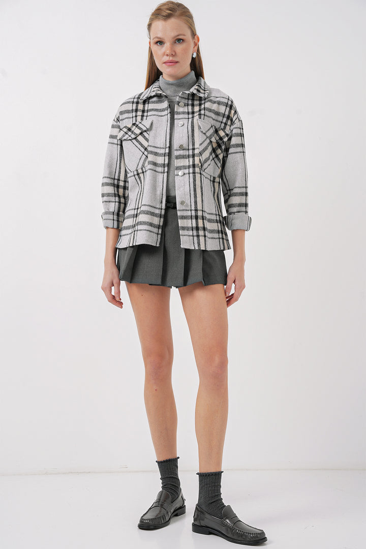BGD Women Plaid Pattern Double Pocket Shirt - Gray - Bragança