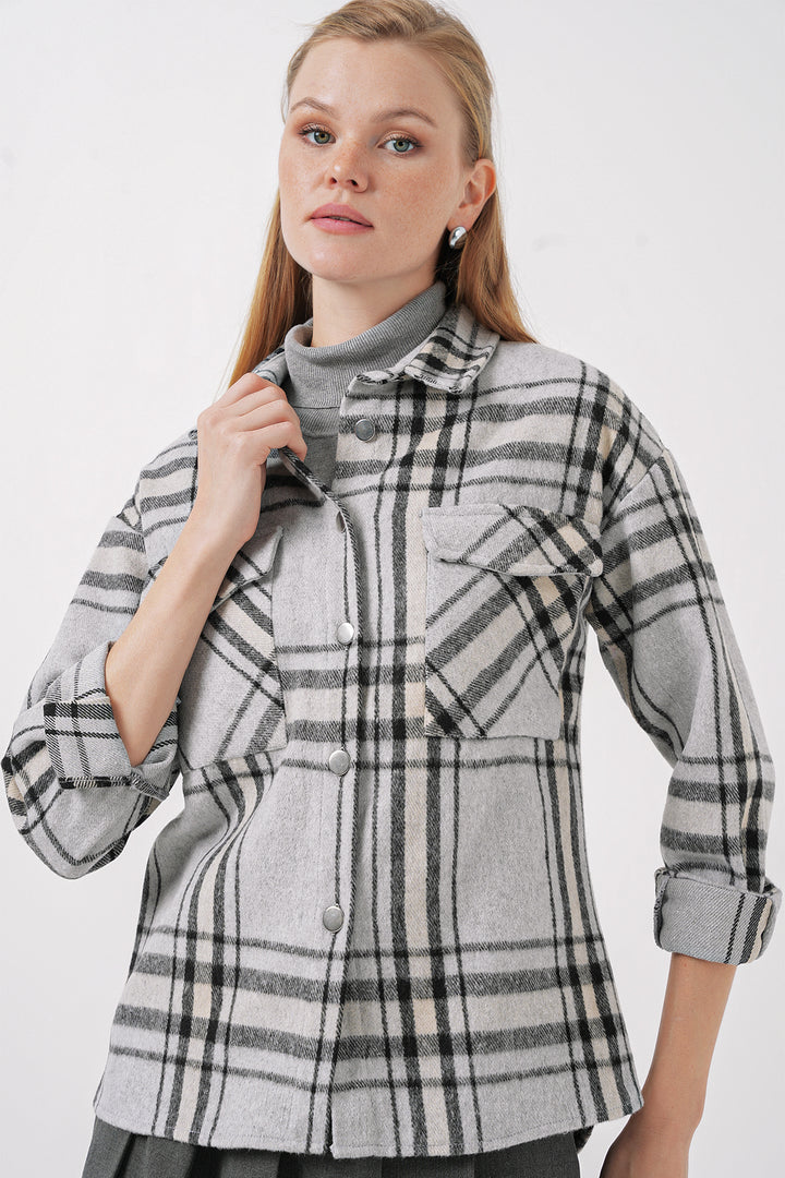 BGD Women Plaid Pattern Double Pocket Shirt - Gray - Bragança