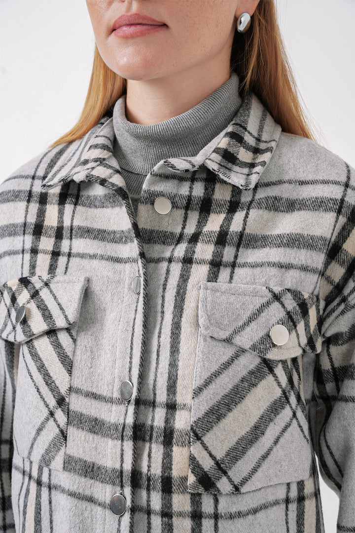 BGD Women Plaid Pattern Double Pocket Shirt - Gray - Bragança
