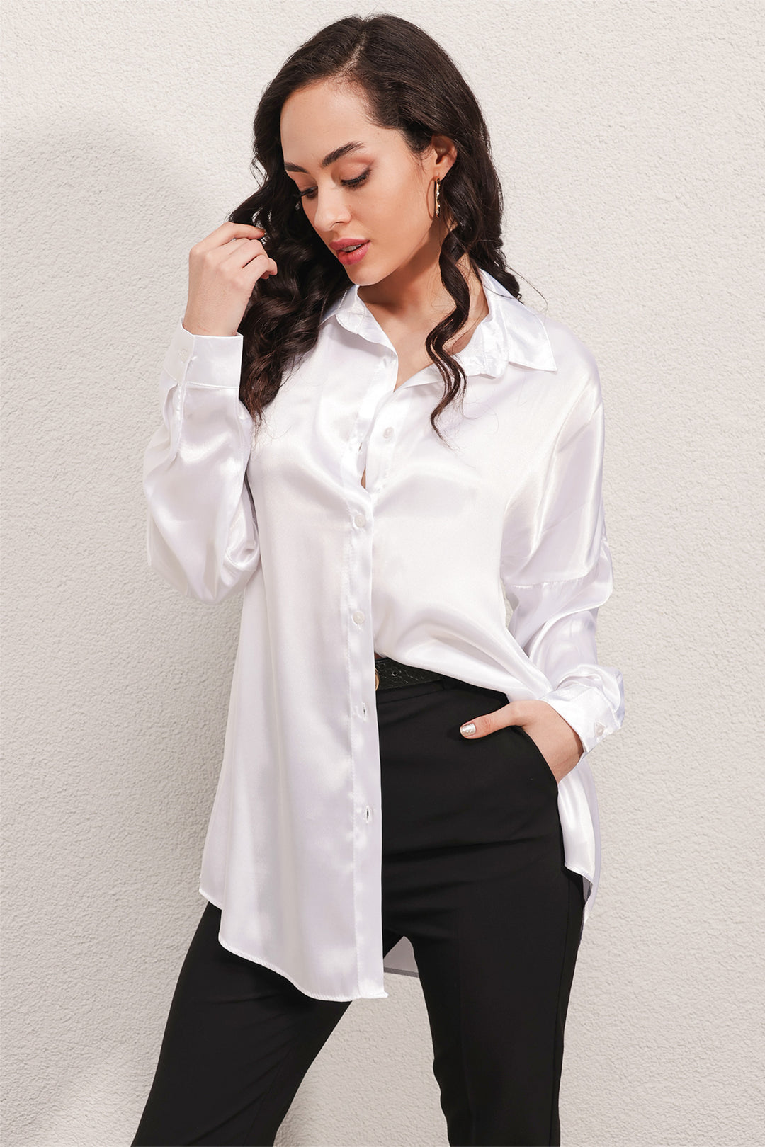 BGD قميص حريمي ساتان كبير الحجم - أبيض - أفونديل